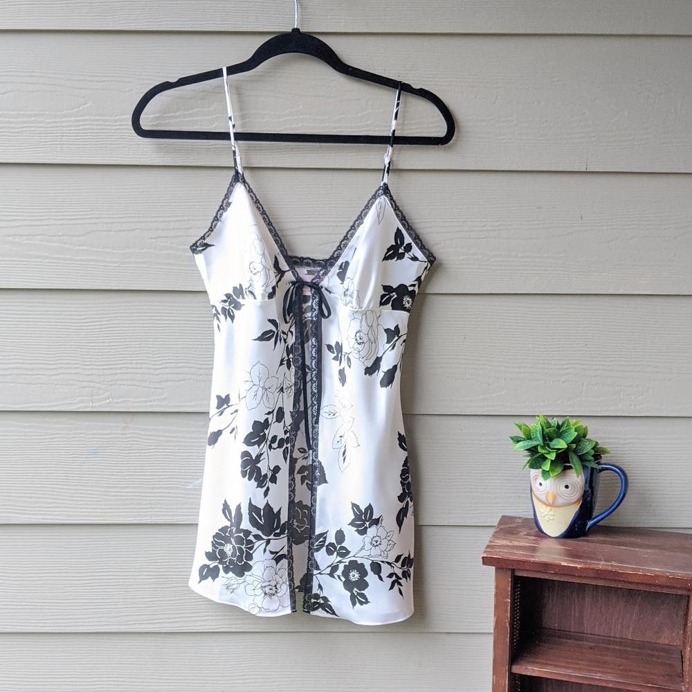 Victoria's Secret open front chamise